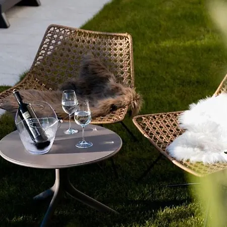 Luxurious In With Whirlpool Apartment